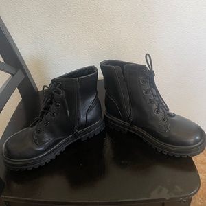 Young Lady Boots Size 3
